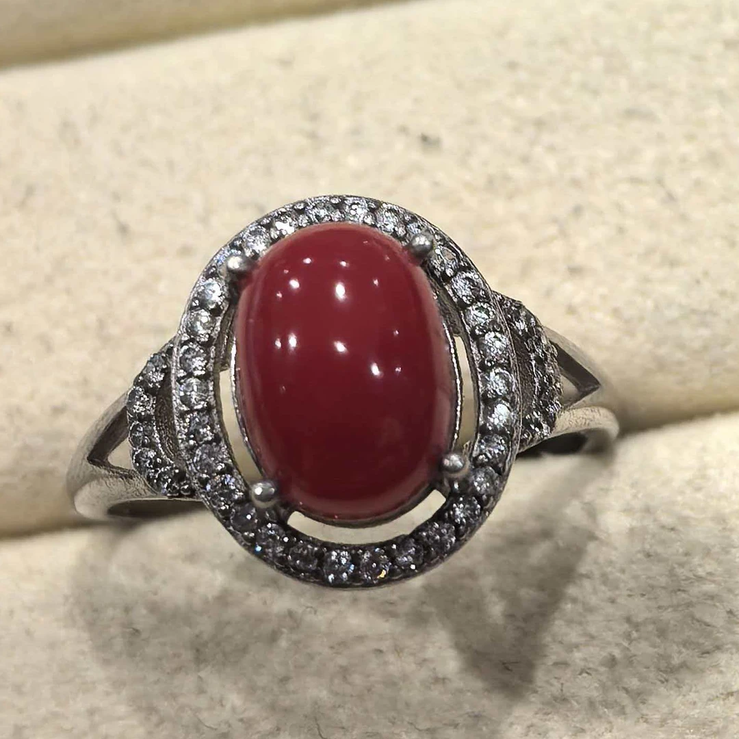 纯天然红珊瑚蛋面戒指四爪边上镂空设计