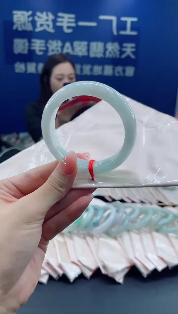 未镶嵌手镯翡翠天然翡翠手镯