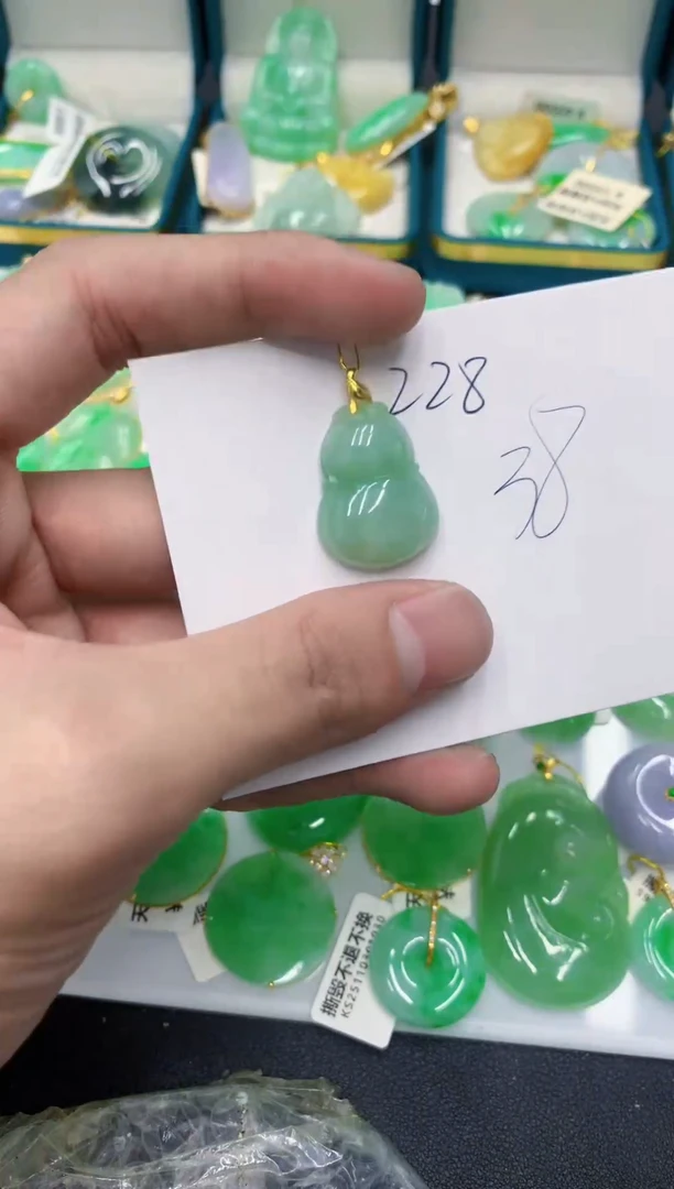 颈饰未镶嵌翡翠翡翠