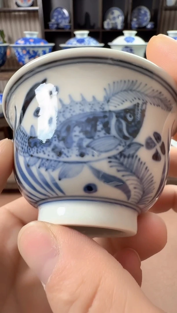 手工手绘鱼藻纹压手杯