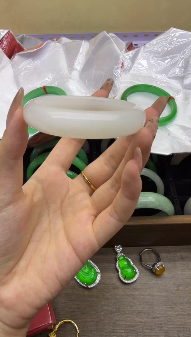 未镶嵌手镯翡翠A04
