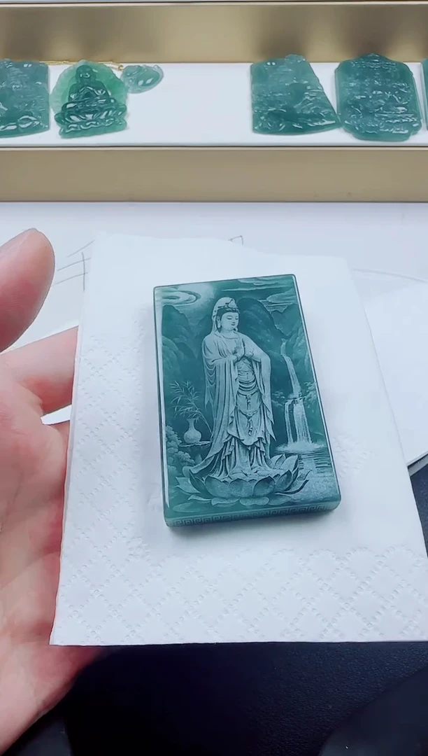 颈饰未镶嵌翡翠方观音
