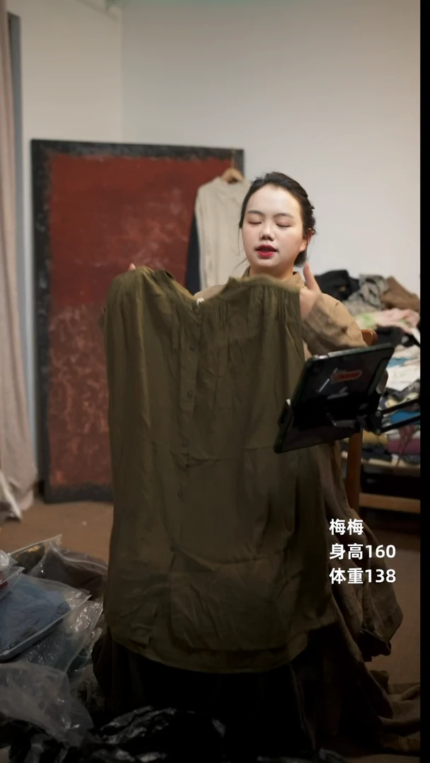 常规军绿棉麻无袖上衣
