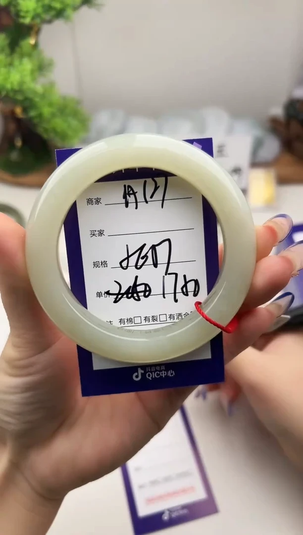 未镶嵌手镯和田玉微色差A127