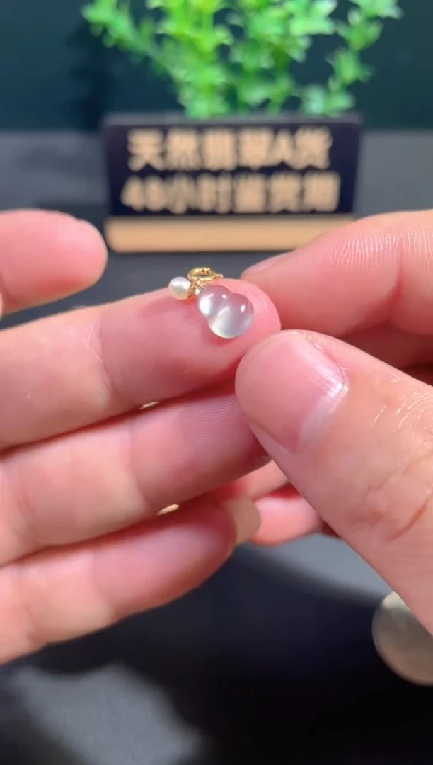 颈饰18K金镶嵌翡翠抖音基地发货