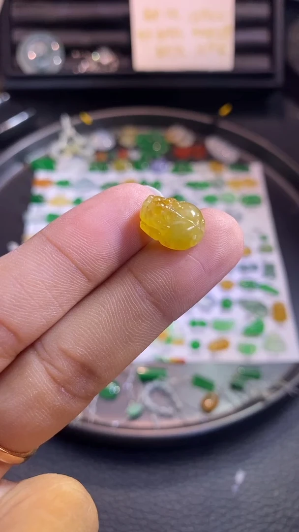 翡翠挂件未镶嵌貔貅