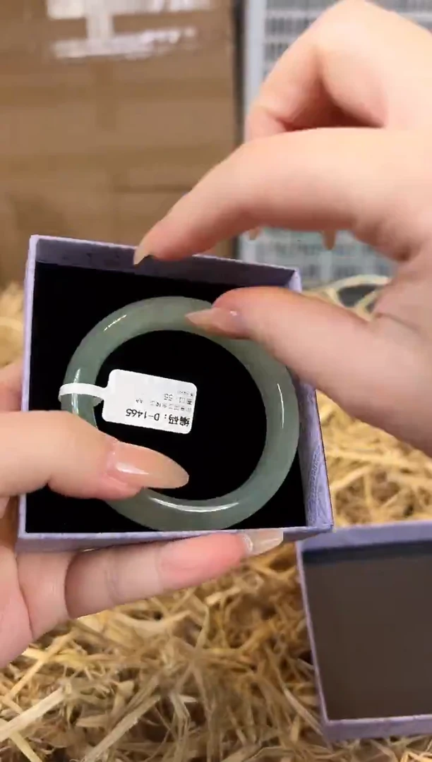 未镶嵌手镯石英质玉D1465