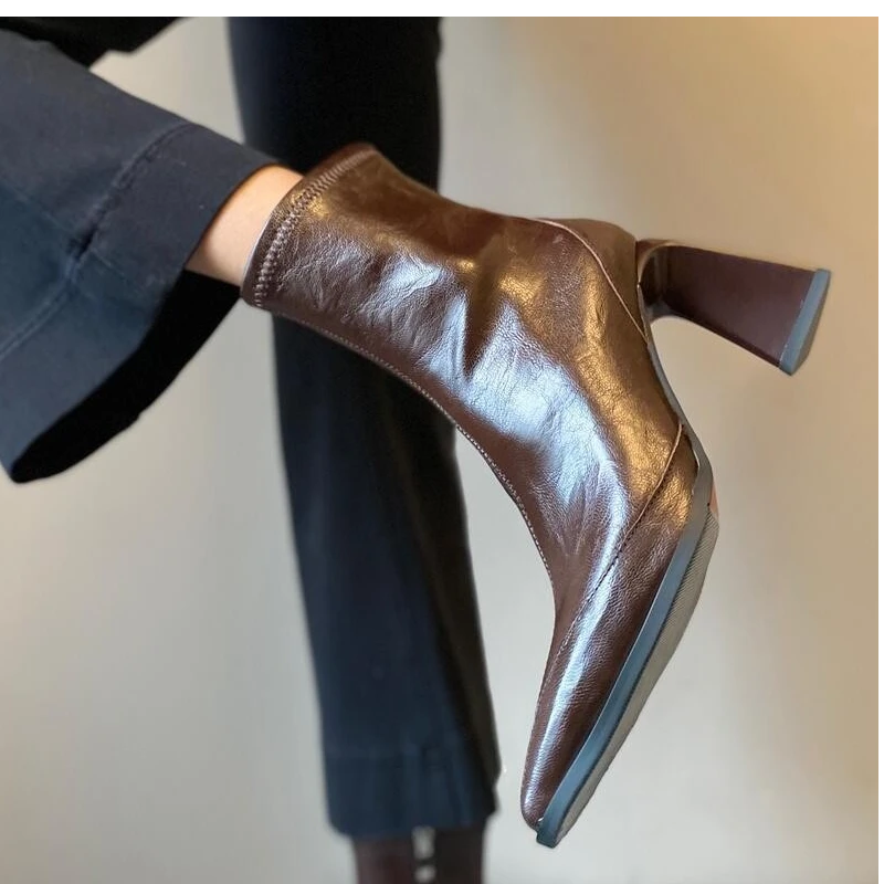 法式瘦瘦靴高跟短靴子女秋冬新款气质时尚尖头弹力靴美拉德风靴子