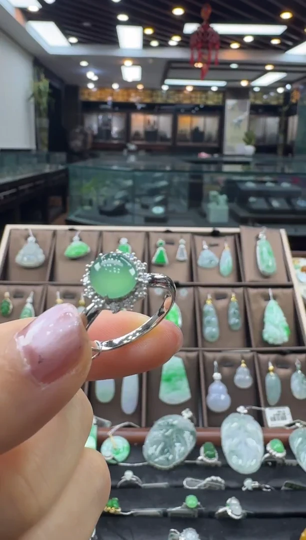 18K金镶嵌戒指翡翠你***除戒指