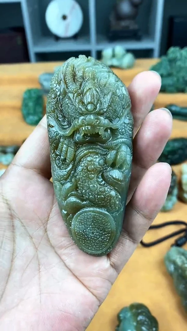 颈饰未镶嵌和田玉1