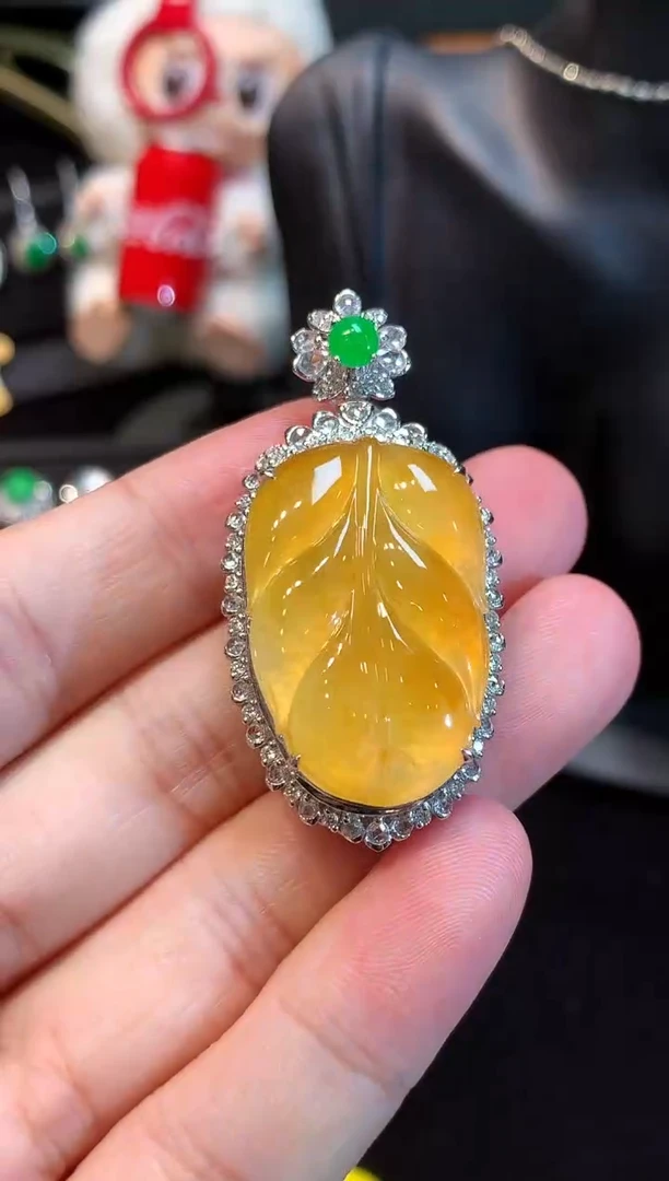 吊坠(赠链)18K金镶嵌翡翠高冰黄翡树叶吊坠