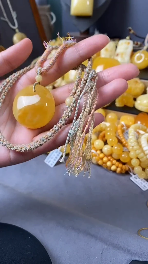 裸石琥珀未镶嵌公主扣10.58克