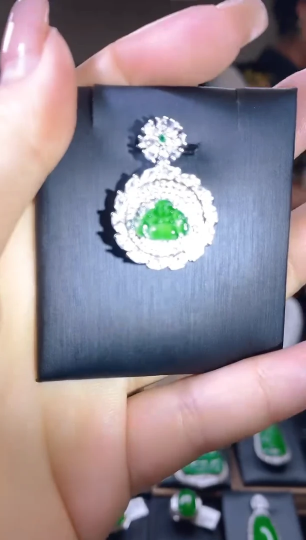 【闪购商品】翡翠吊坠(不含链)未镶嵌翡翠吊坠