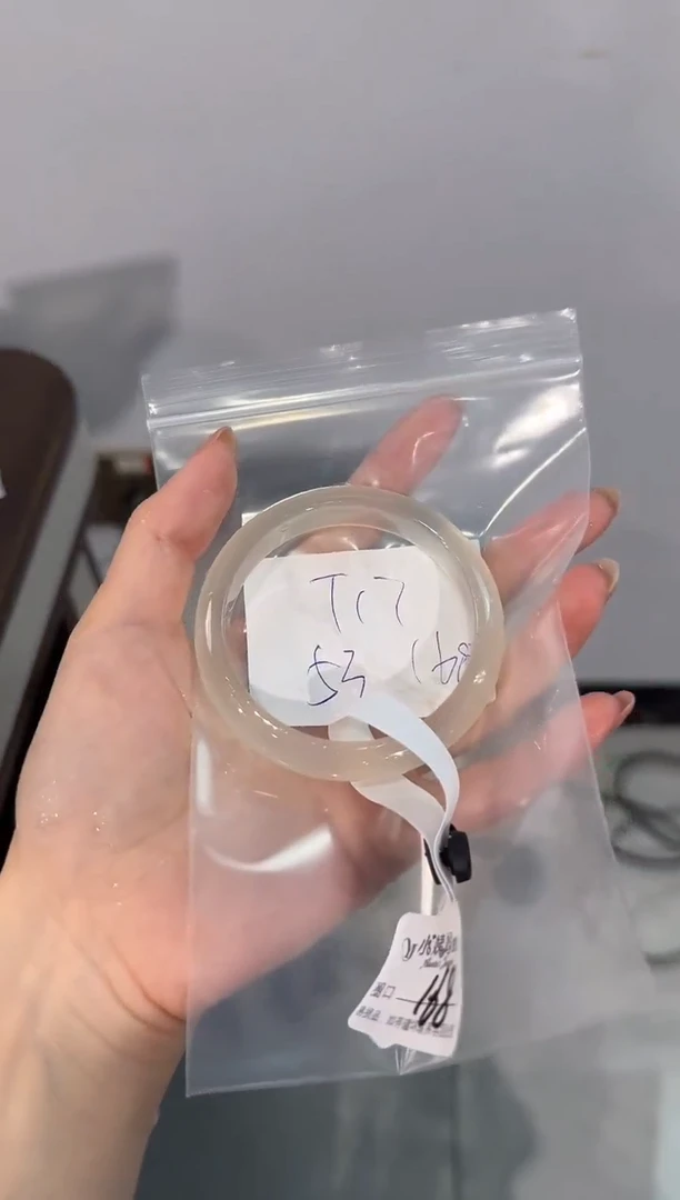 玛瑙/玉髓手镯未镶嵌小**?T17