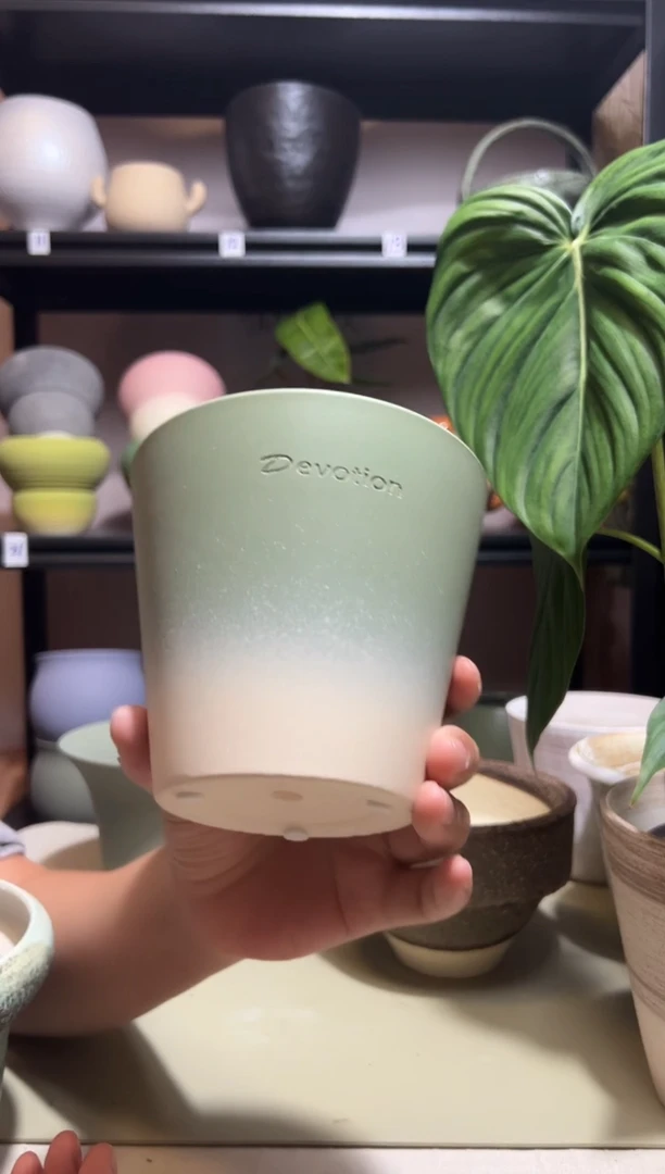 彩色绿色花盆两个