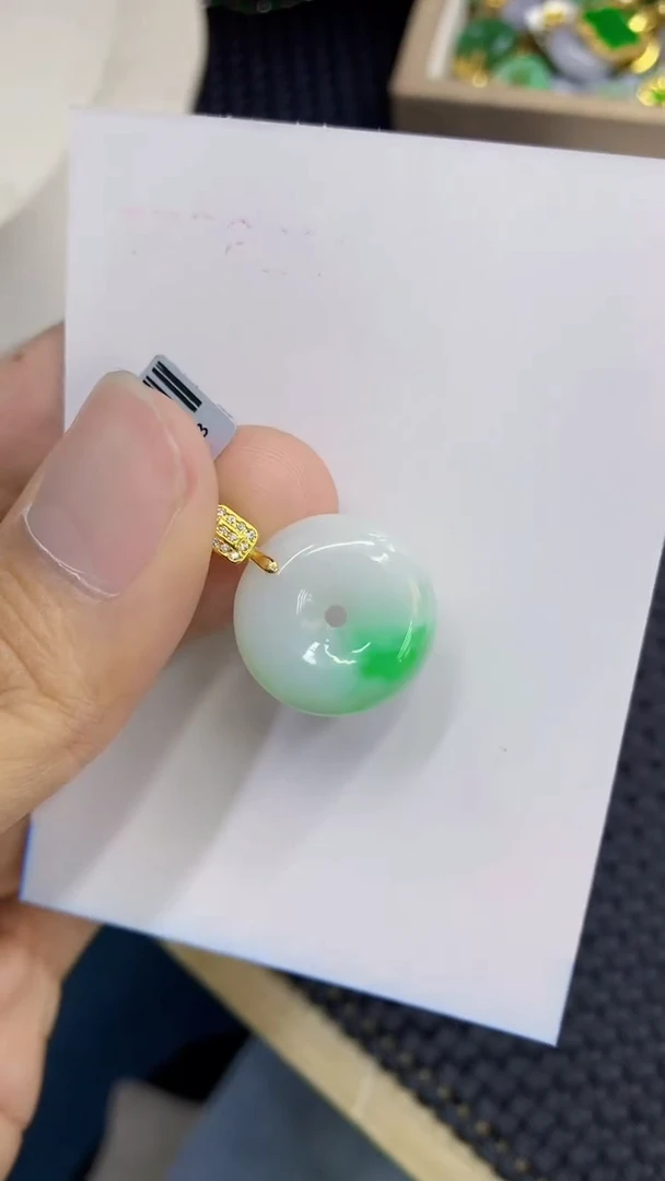 翡翠未镶嵌吊坠(不含链)1