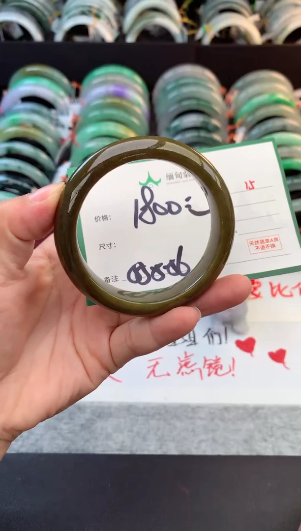 未镶嵌定制翡翠毛货需精细抛光+多人