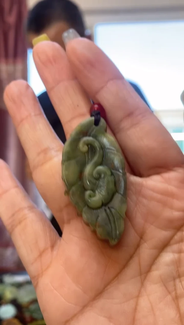 未镶嵌岫玉吊坠