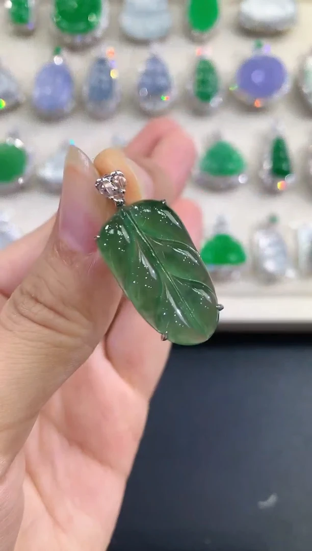 翡翠18K金镶嵌吊坠(不含链)D16春日珠宝