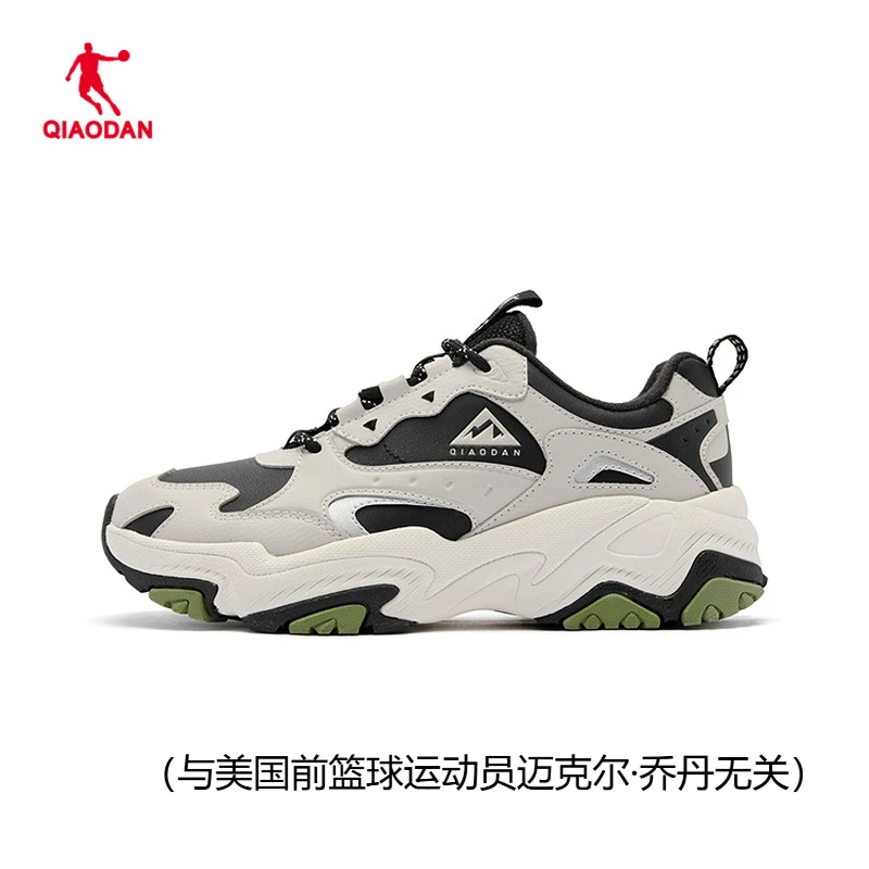 乔丹专柜轻便皮面运动鞋女2024冬款防滑耐磨户外鞋女QDF072244906