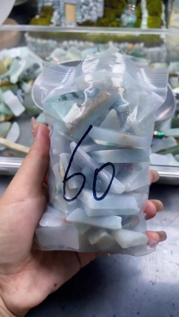 翡翠散珠天然翡翠中号500克60