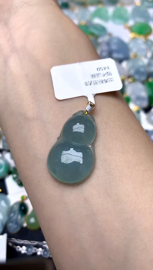 颈饰18K金镶嵌翡翠天然A货翡翠