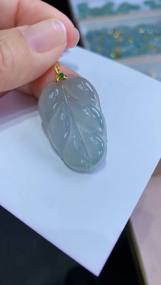 翡翠18K金镶嵌颈饰天然A货缅料翡翠