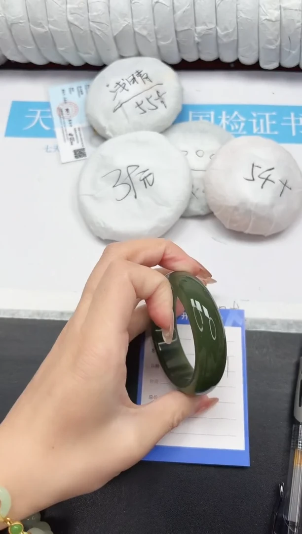 未镶嵌手镯石英质玉136-53.1DB