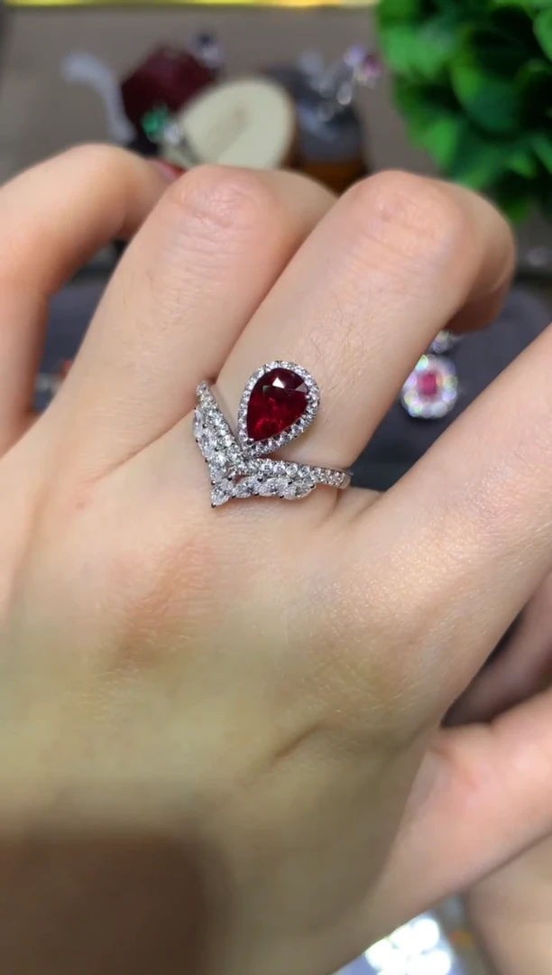 18K金镶嵌戒指红宝石1.03ct无烧