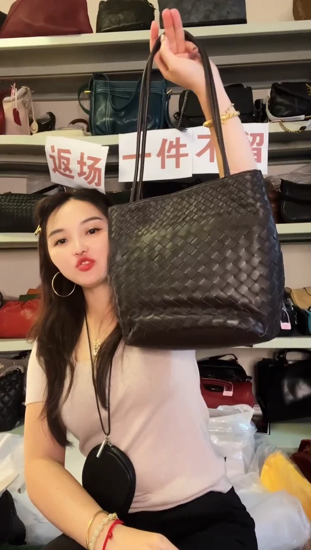 蚕丝珊瑚店清斜挎包真皮包时尚百搭包包