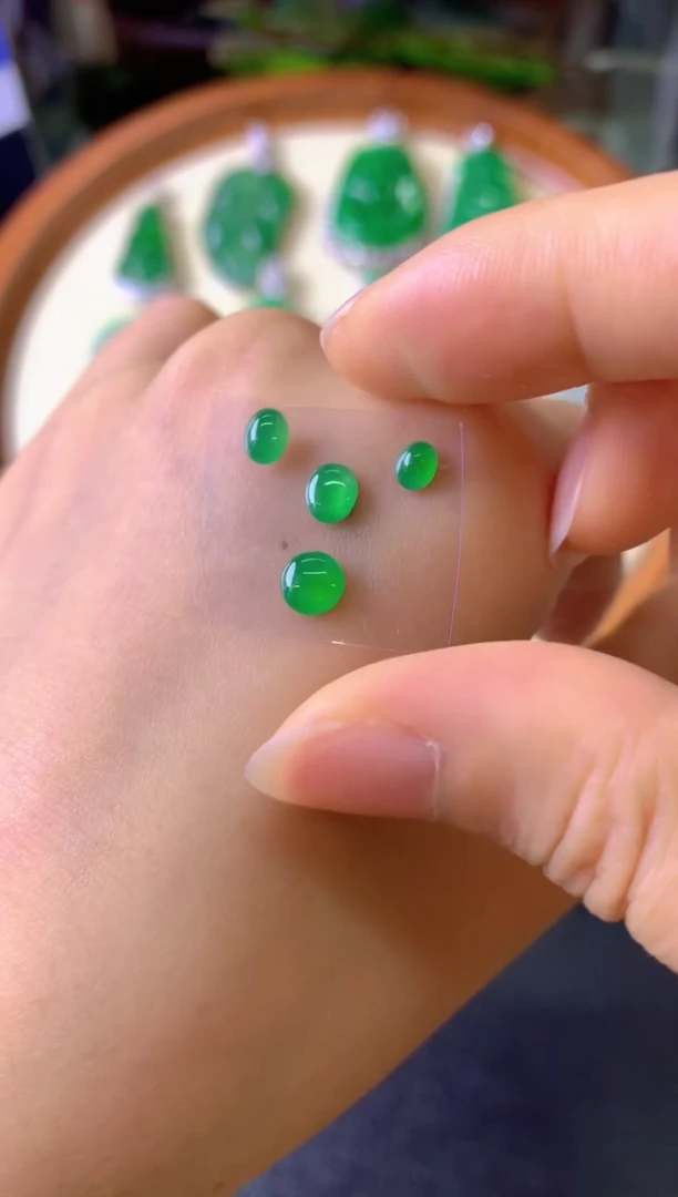 未镶嵌定制翡翠早***阳裸玉（客户意向镶嵌）