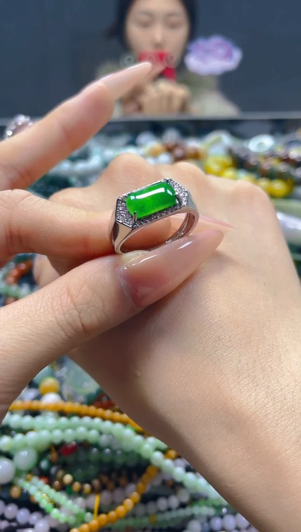 颈饰未镶嵌翡翠/M/翡翠A货，一件也是批发价