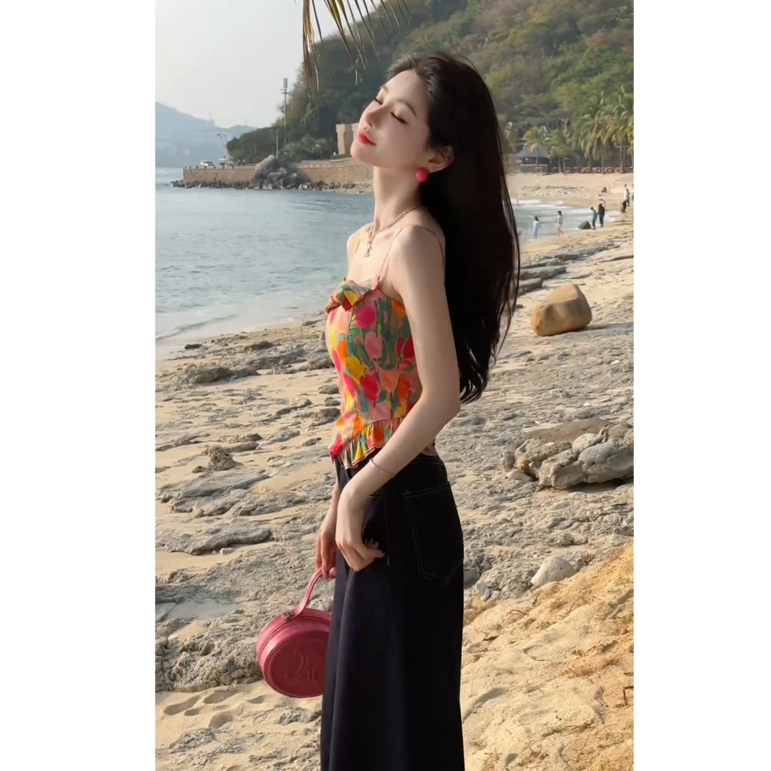 2025夏季新款时尚设计感甜美减龄百搭超好看吊带牛仔裤两件套