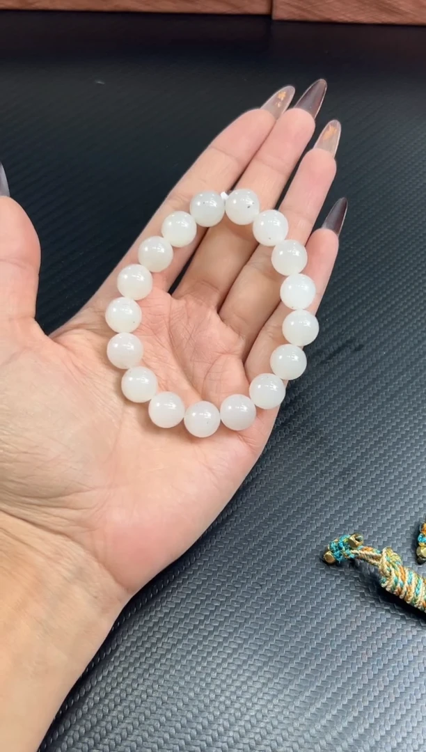 未镶嵌手串和田玉（糖玉）黑山微色差卡12lp