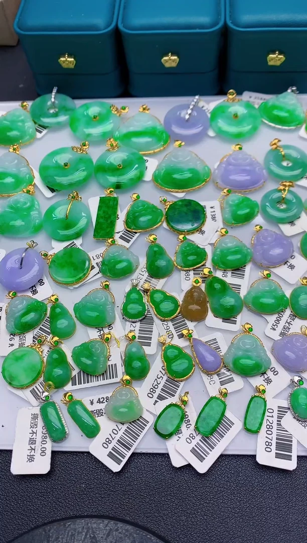 颈饰18K金镶嵌翡翠缅甸天然翡翠A货