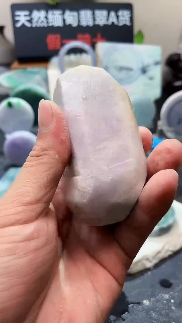 翡翠挂件未镶嵌翡翠
