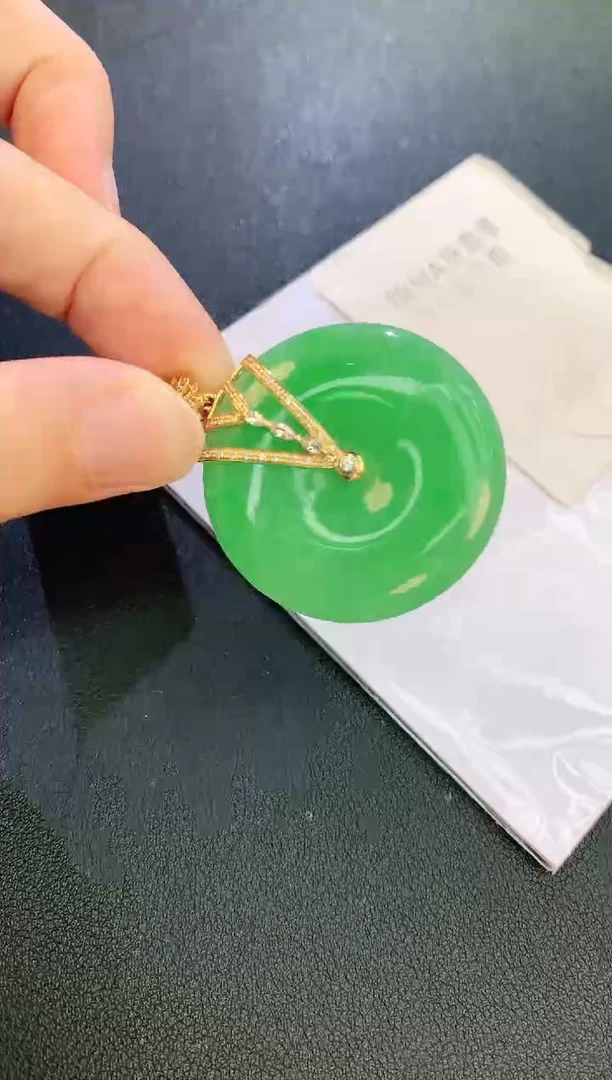 翡翠18K金镶嵌颈饰 赠礼盒证书 麦麦