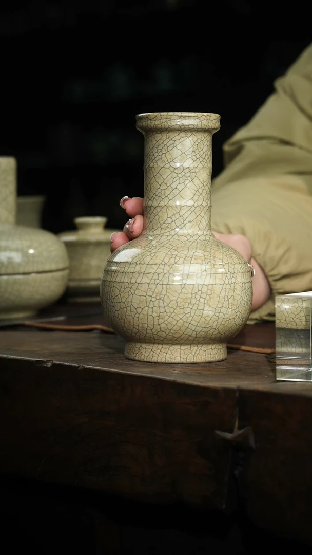 【闪购商品】瓷片《丹山片羽》玄纹瓶