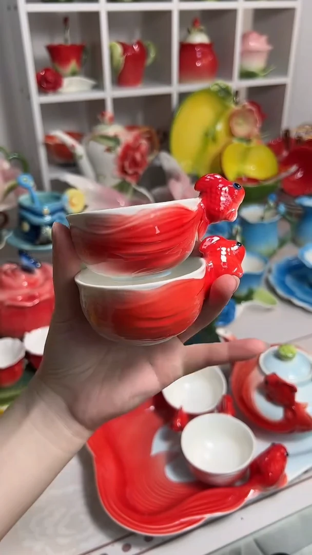 瓷金鱼茶杯2个,,,,