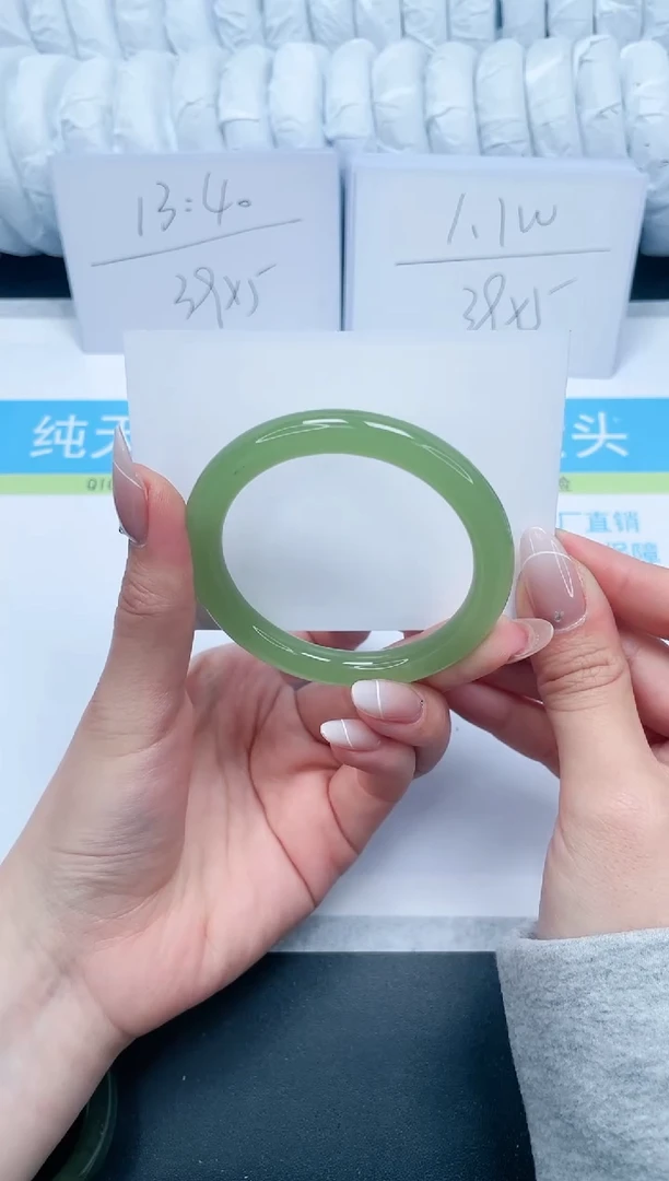 【闪购商品】石英质玉手镯未镶嵌180-55.5