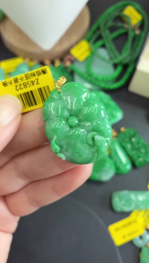 吊坠(不含链)18K金镶嵌翡翠挂件