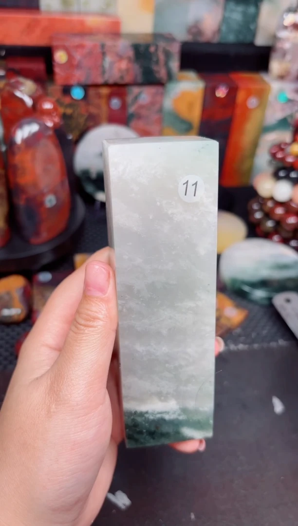 玉桂林鸡血玉印章摆件11