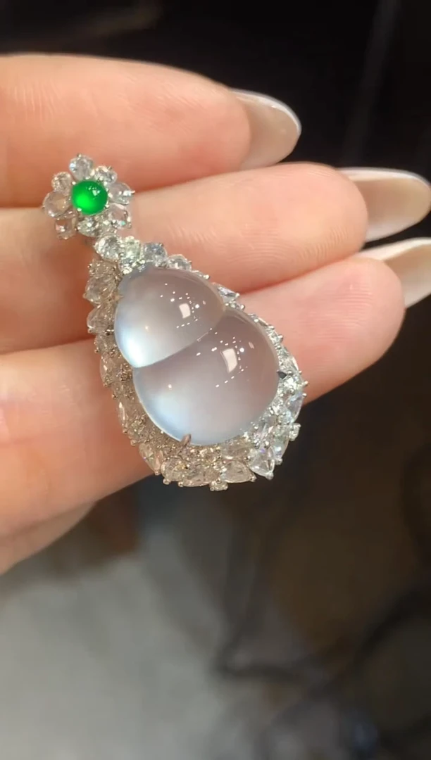 吊坠(不含链)18K金镶嵌翡翠小**?22-葫芦