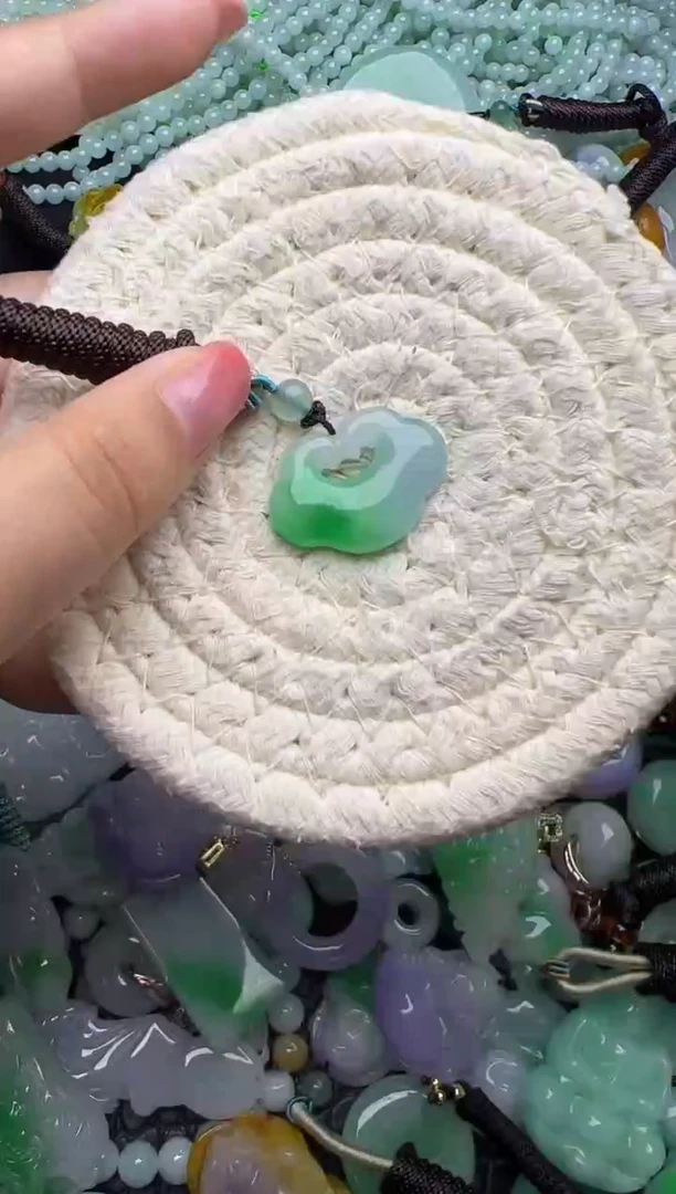 翡翠未镶嵌颈饰天然缅甸翡翠吊坠