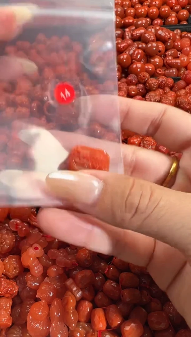 颈饰未镶嵌南红玛瑙1