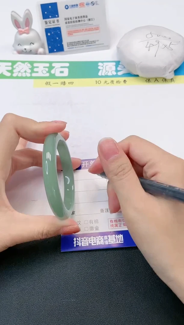 【闪购商品】石英质玉手镯未镶嵌60-58