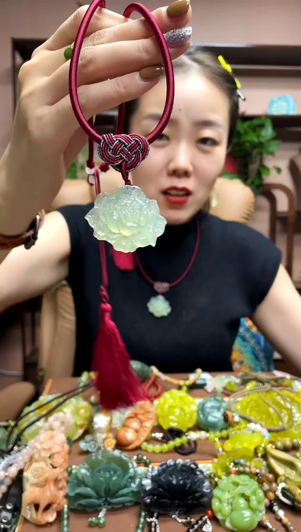 未镶嵌岫玉颈饰多样性发货发其中之一