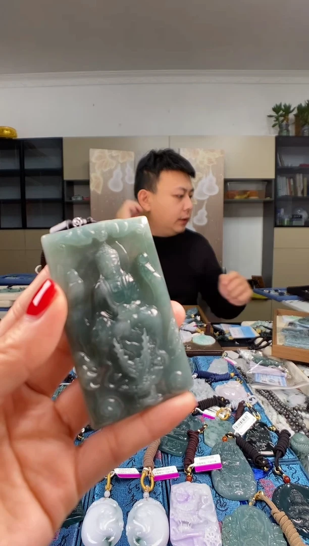颈饰未镶嵌翡翠 多样性发其一