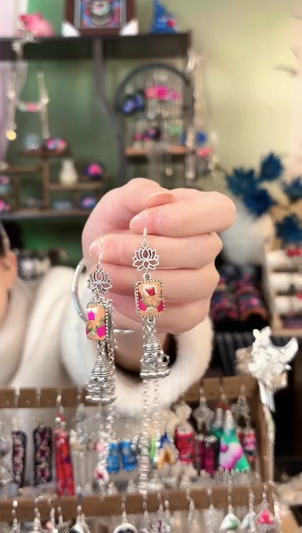 彩云南阁非遗老绣苗银饰品542