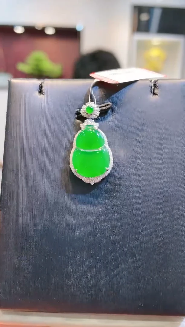 【闪购商品】翡翠颈饰18K金镶嵌A67天然A货翡翠吊坠